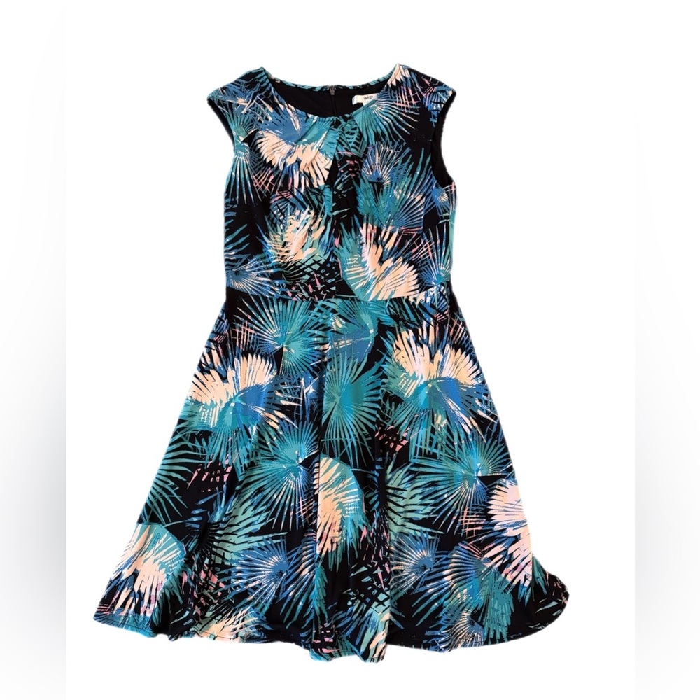 Wisp Sleeveless Fit & Flare Dress – Tropical Print